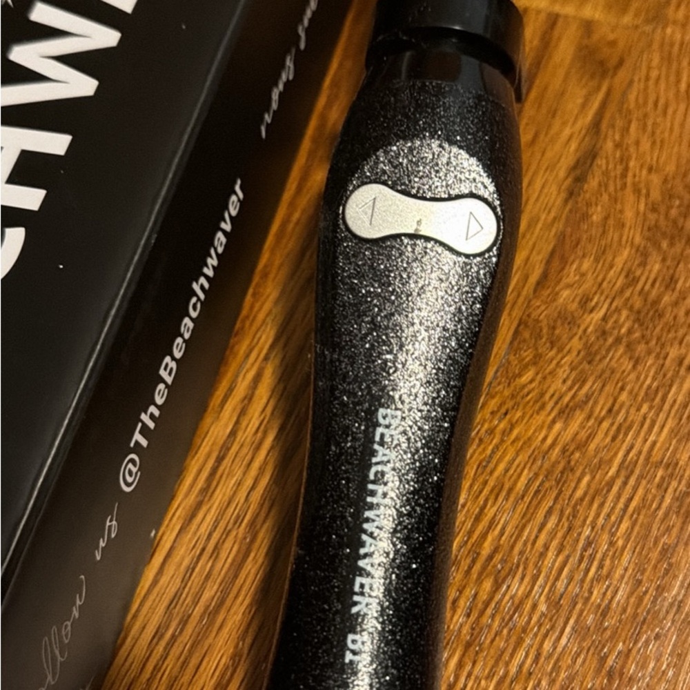 Beachwaver Black Curling Iron - Picture 2 of 2